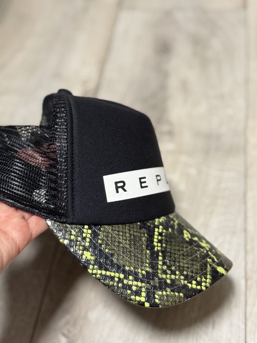 Шапка Replay  като нова