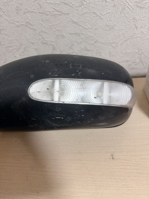 Продам зеркало на мерседес 211