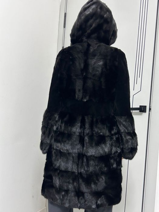 Продам шубу с капюшоном 46 размер