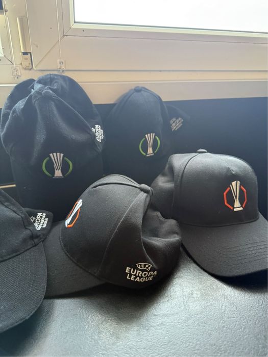 Шапки от Лига Европа