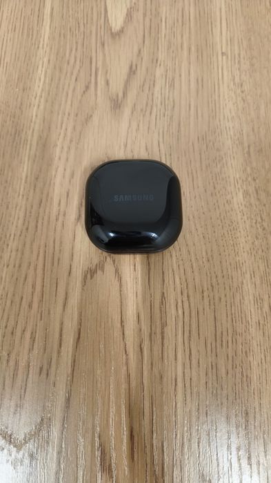 продам наушники Samsung galaxy buds core