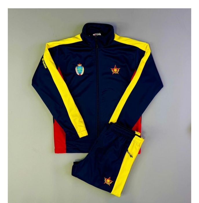 Спортивный костюм