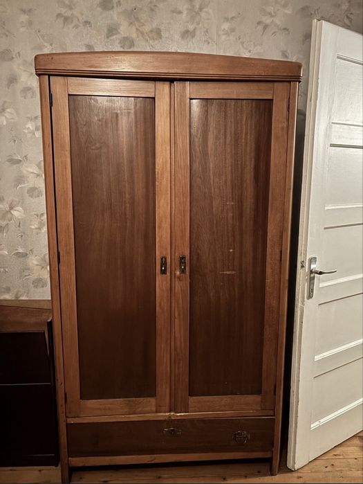 Дървени гардероби