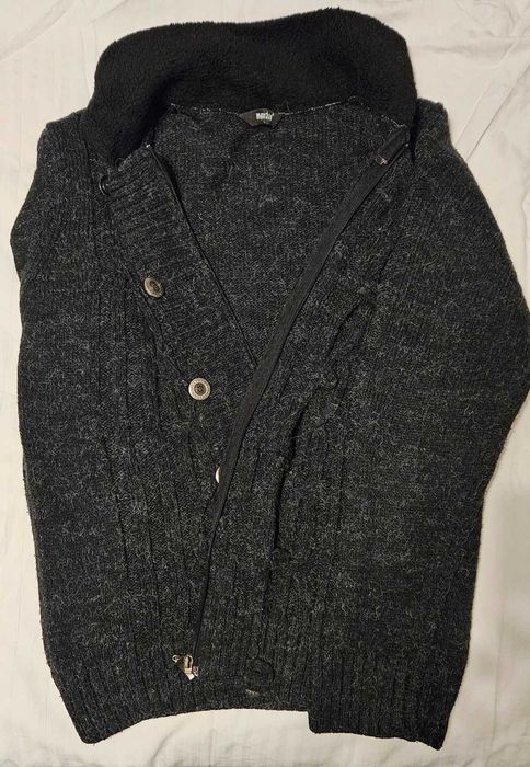 продам свитер/с воротником