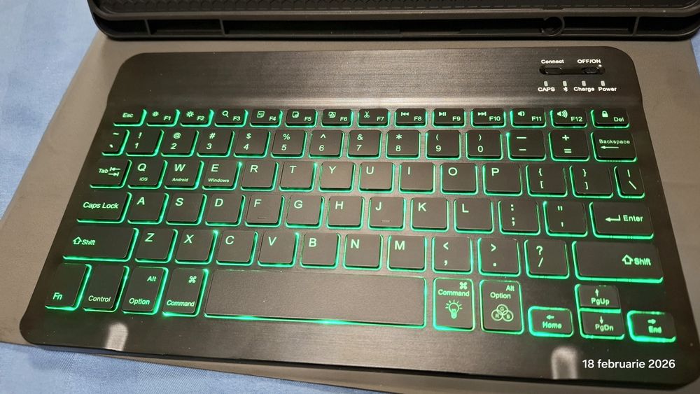 Husă cu tastatura magnetica pentru Tableta Samsung Galaxy Tab S10 FE+