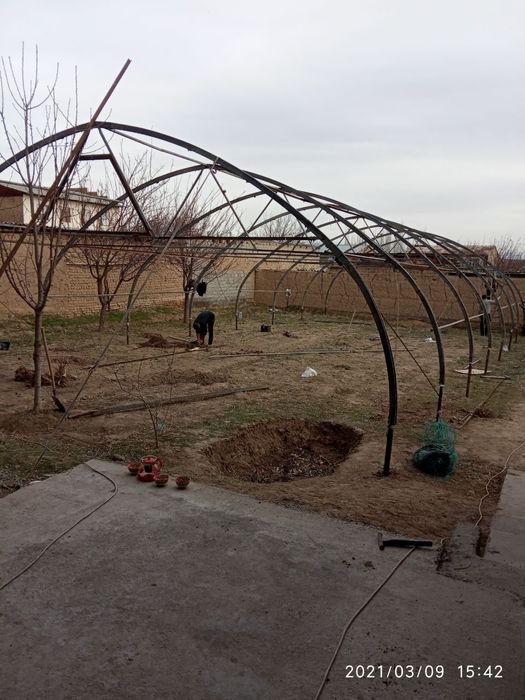 Теплица сотилади 2 сотих, Зангламас металдан ишланган 1000 $ Срочно