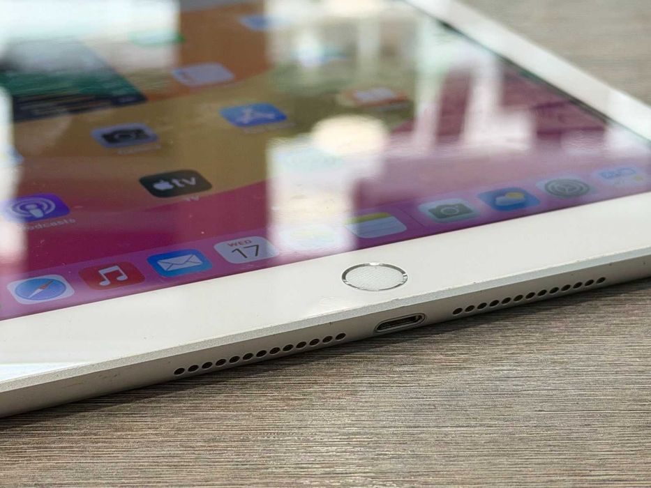 Apple iPad 6th Generation Wi-Fi 32GB