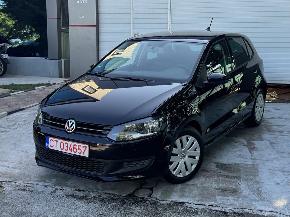 VOLKSWAGEN Polo