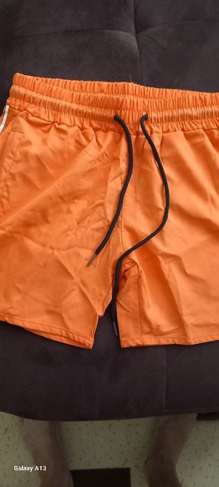 Продавам мъжки бързосъхнещи къси панталони,плувки