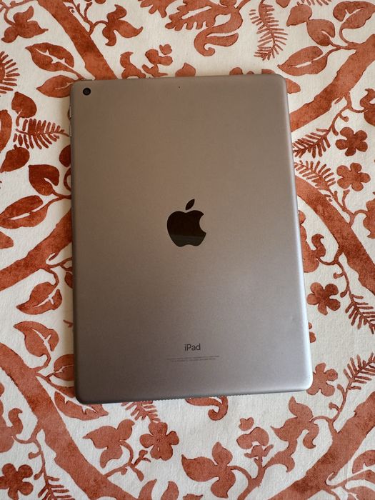 Продам iPad 6 на 32GB