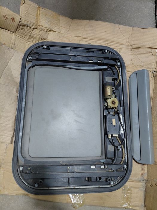 Люк на крышу Актрос