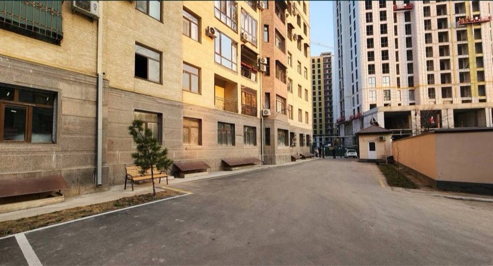Продается 3х комнатная квартира,8 роддом,ул Кичик Бешагач,140м2