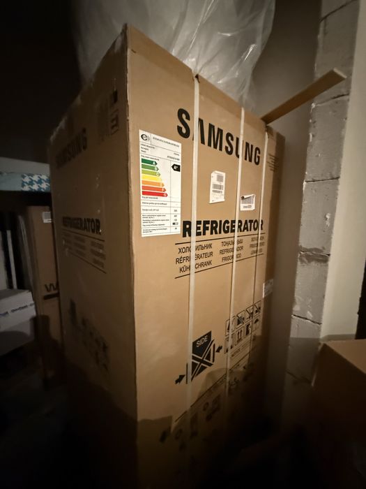 Холодильник Samsung RT53DG7A10B1WT