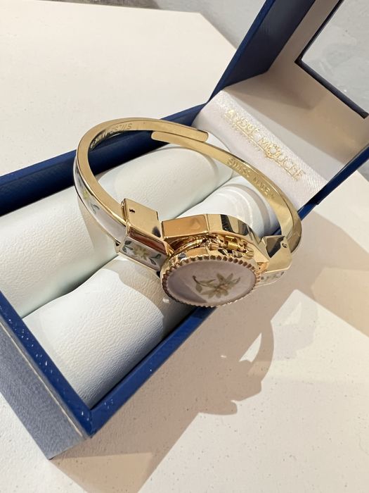 Златен часовник.