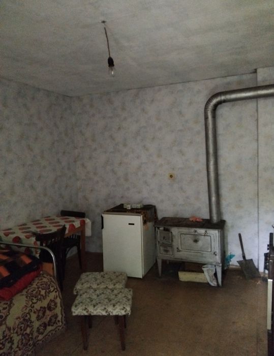 Продава къща в с.Лозно общ Кюстендил