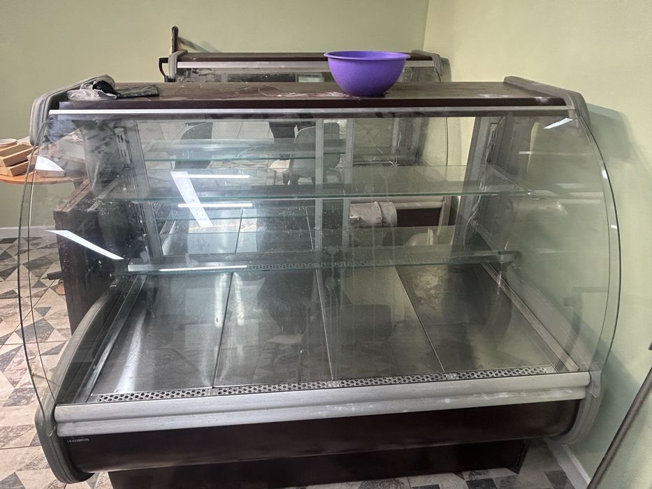 Холодильная витрина Leadbros