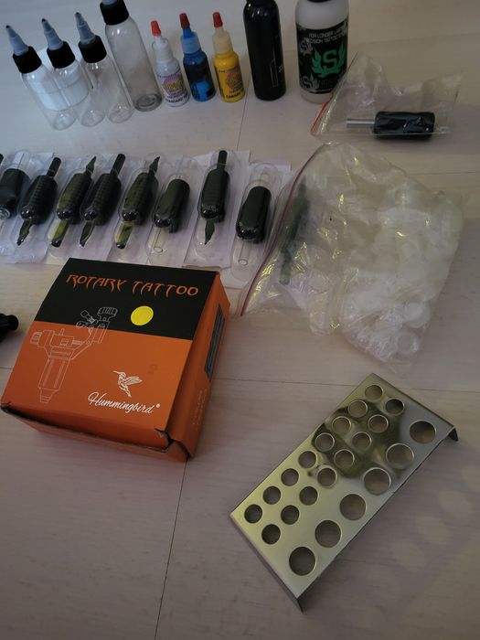 Kit complet aparat de tatuat + sursa, accesorii, piele sintetica etc
