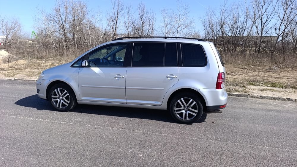 Volkswagen Touran 2.0 Eco full  Регистрация всичко платено.