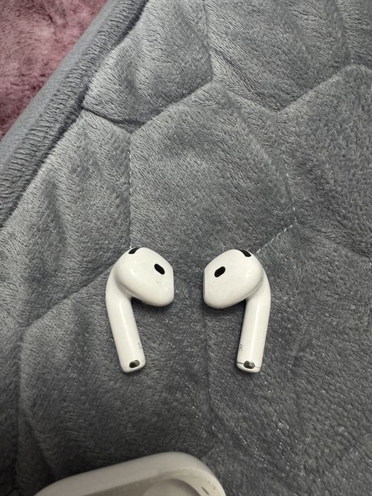 vand casti airpods 4