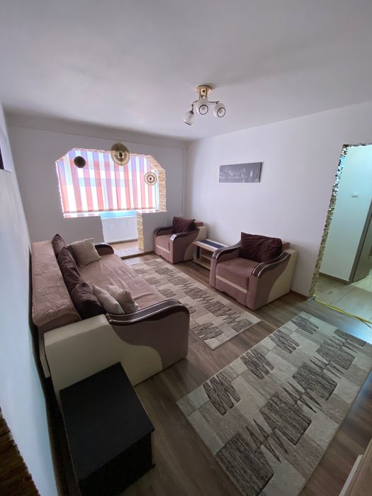 Apartament cu 3 camere de inchiriat