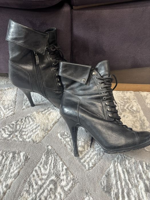 Боти guess от естествена кожа