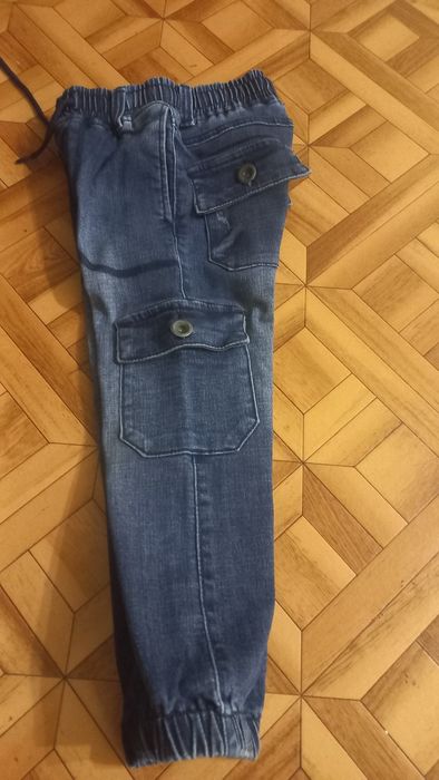 Продам детский джинсы