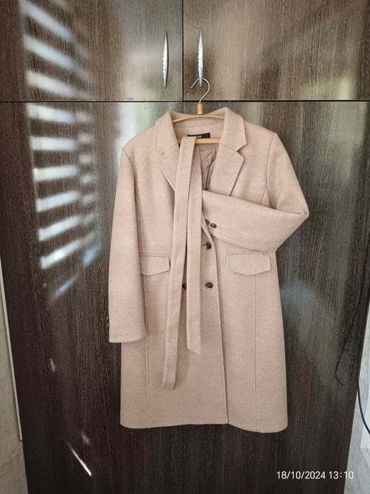 Пальто женское бежевое (разм.50)