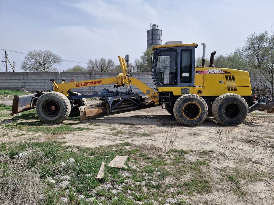 Продам автогрейдер XCMG 215G