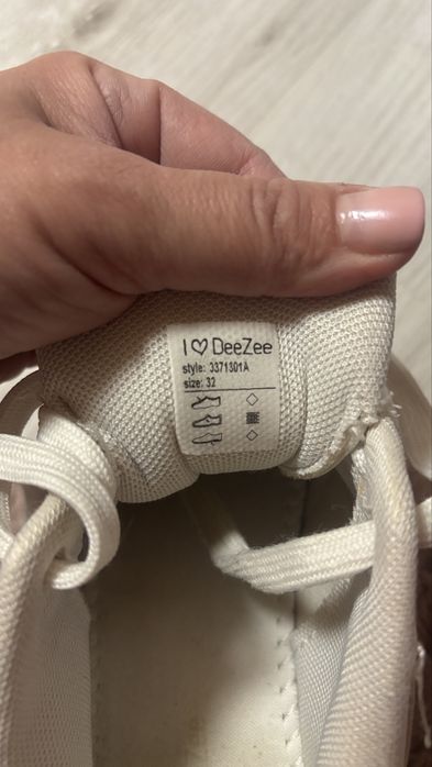 Adidasi marca DeZee