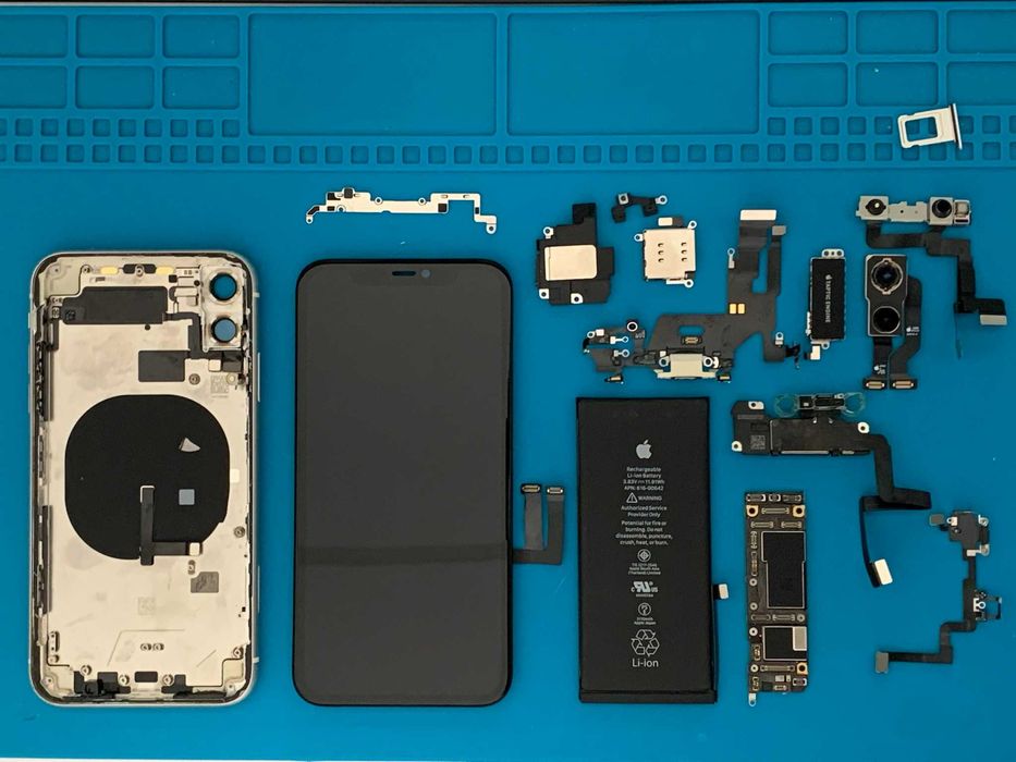 iPhone 11 на части