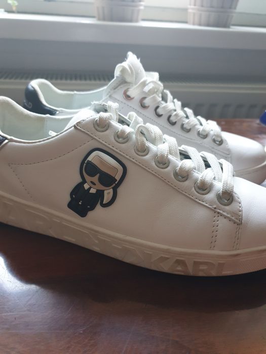 Vand adidasi Karl Lagerfeld..albi marimea 36
