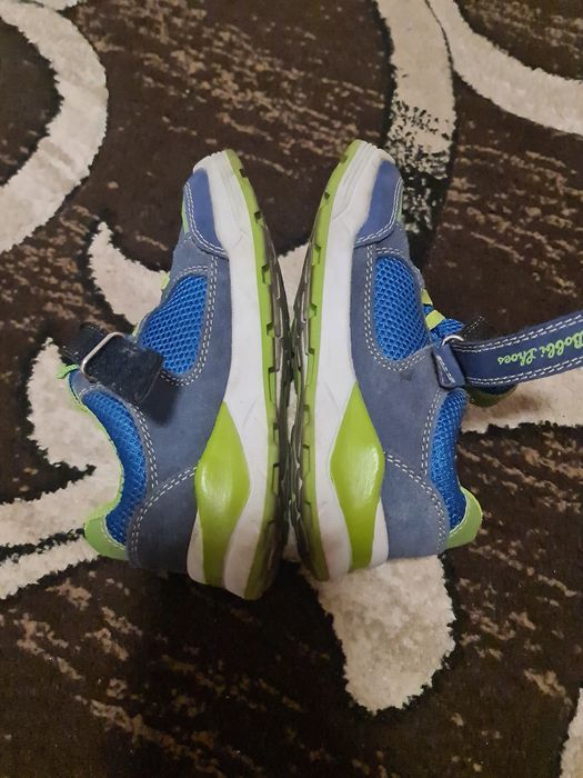 Adidasi foarte comozi din piele mărimea 29