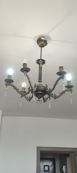 Продам люстры-2шт.