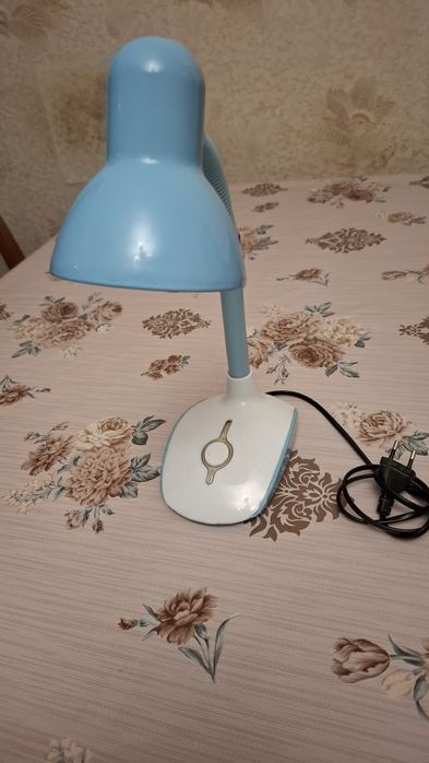 Настольная лампа