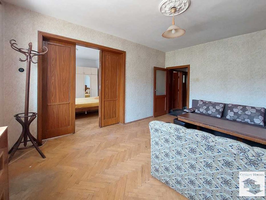 Продава се Четиристаен апартамент в Велико Търново, Център - 100 кв.м за 1330 €/кв.м - Снимка #1