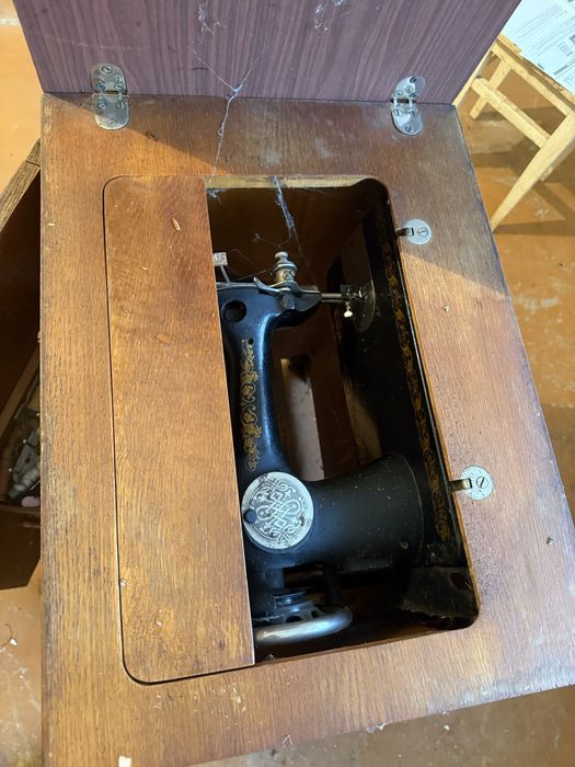 Продам швейную машинку