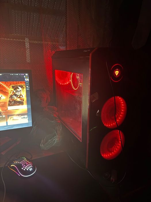 Vând pc gaming+monitor