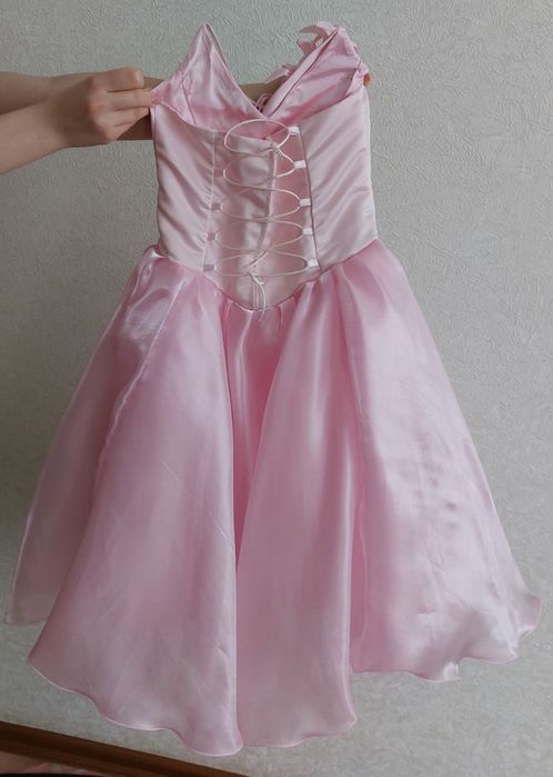 Продам праздничное платье на девочку