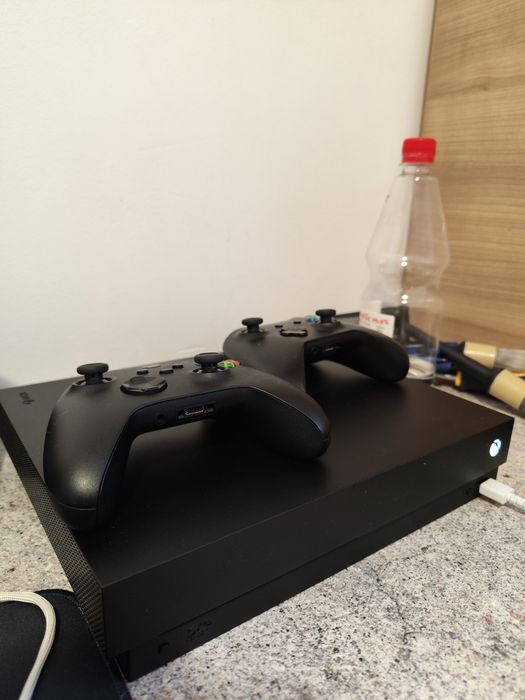Xbox One X 1TB 2 controllere+ jocuri