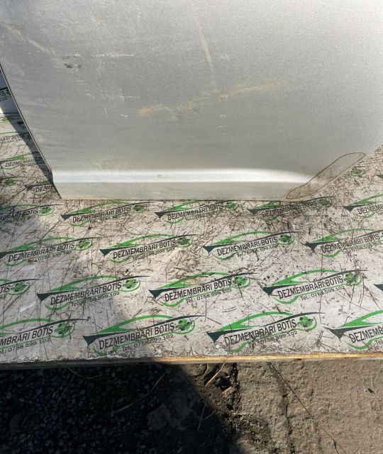 Usa / Portiera spate stanga Defect minor Suzuki Swift a 3-a generatie