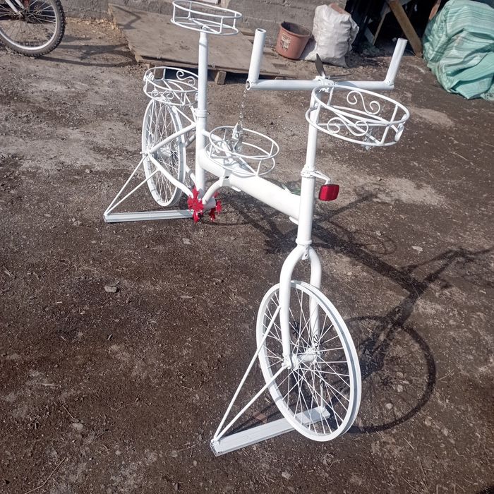 Продам велосипед -подставка для цветов