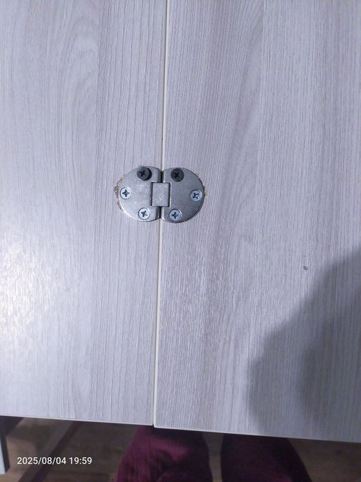 Продам стол со стульями (4 шт)