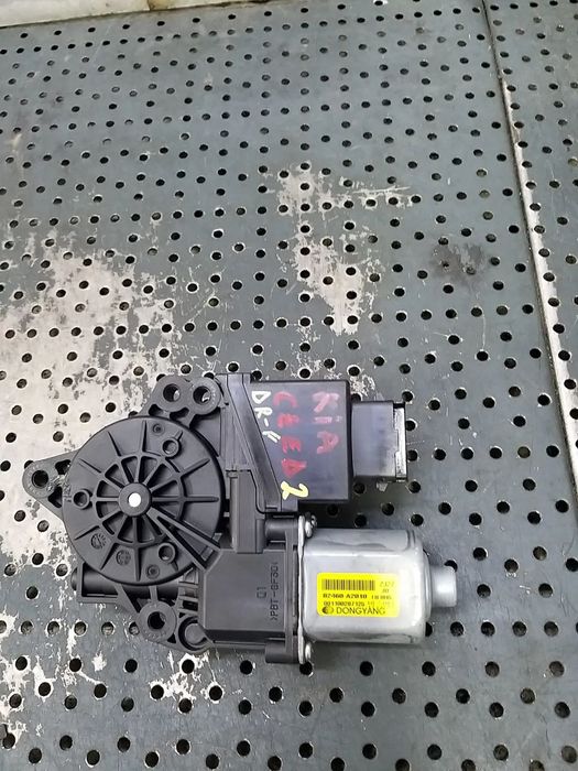 Motoras macara dreapta fata kia ceed 2 jd 82460a2010