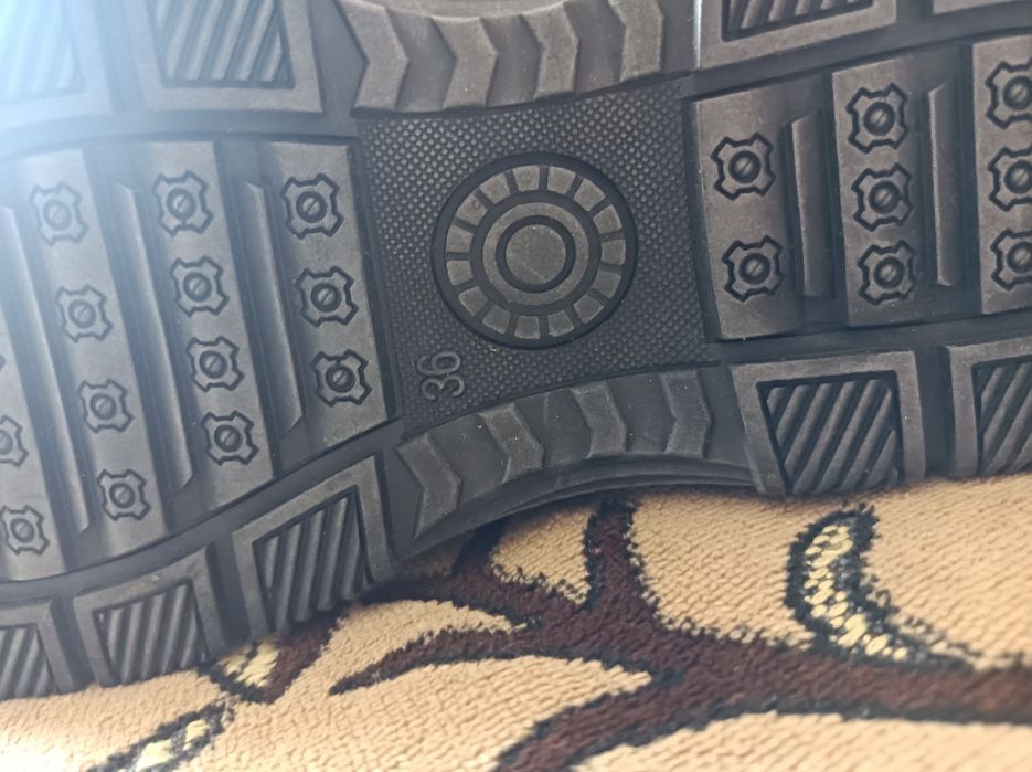 Продам демисезонную обувь