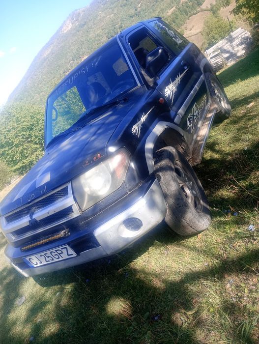 De vânzare Mitsubishi Pajero-pini