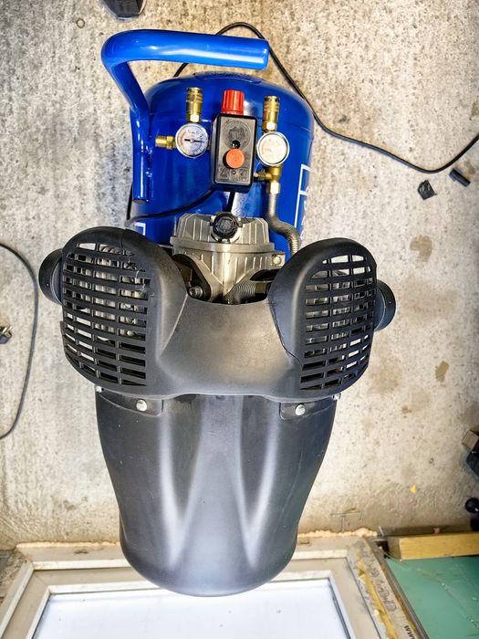 Двуцилиндров компресор за въздух 50 л Scheppach HC53DC