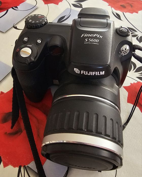 vand dslr camera foto  Fujifilm S5600