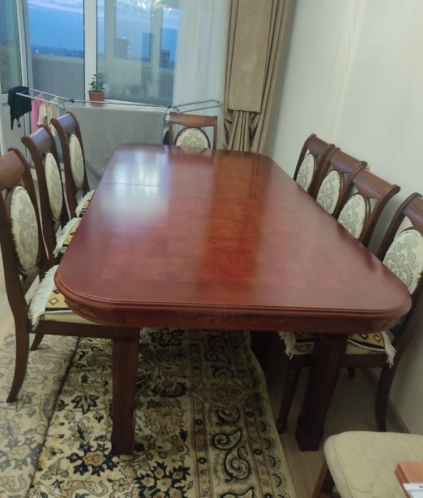 Продаю стол со стульями