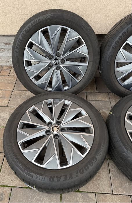 Jante 5x100 originale Skoda Kamiq Anvelope 7mm Goodyear 205 55 17