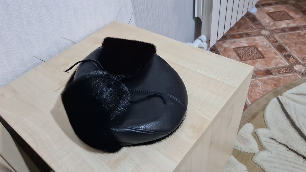 Норковая шапка и кепка